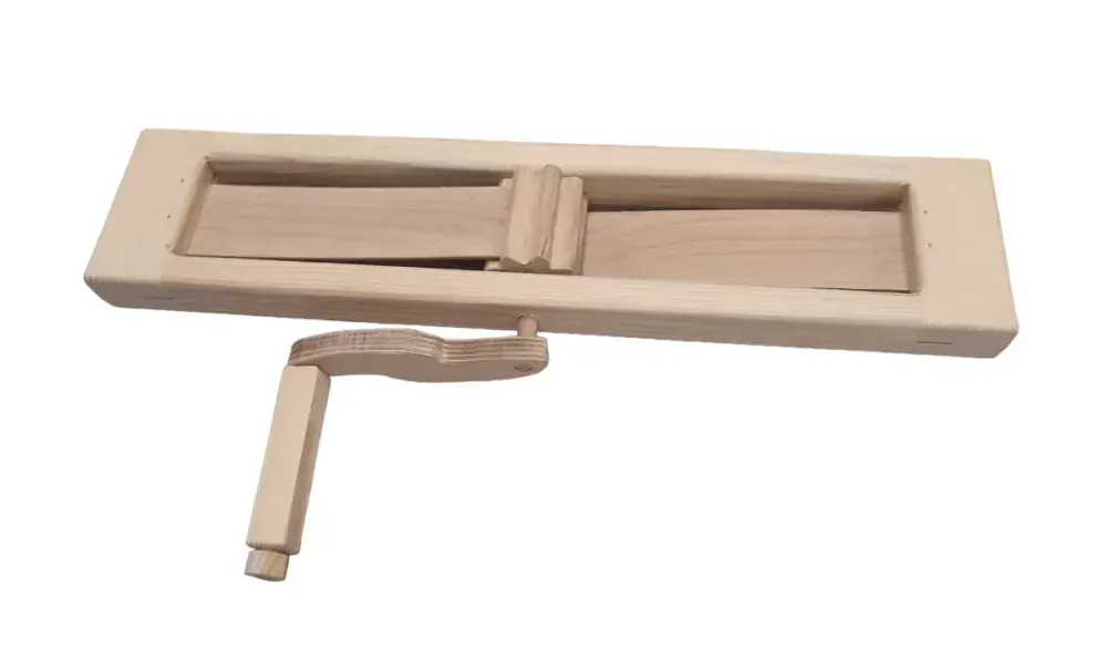 Řehtačka - hrkadlo velikonoční dřevěná 50 cm